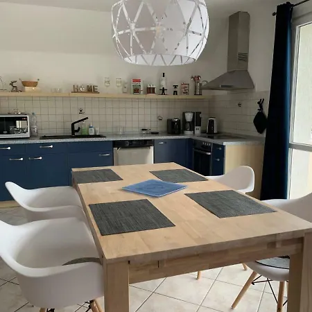 Waldweg באד סארואו